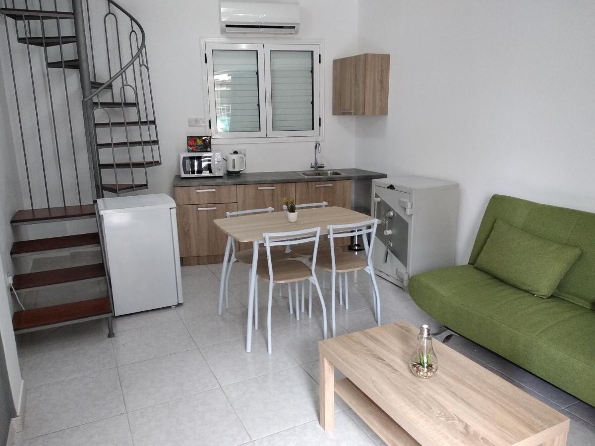 Appartement Cozy Place In The Heart Of Harbor à Paphos Extérieur photo